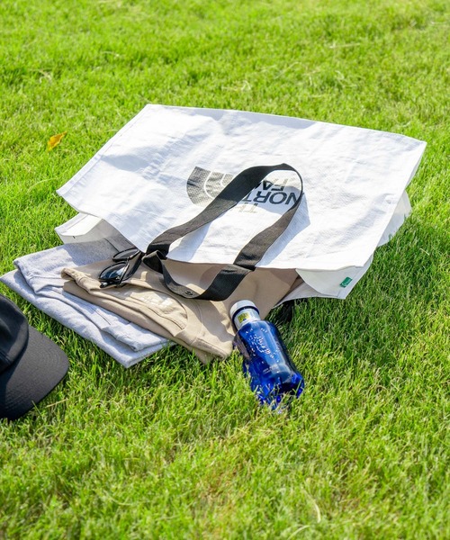 THE NORTH FACE(ザノースフェイス)の「【THE NORTH FACE/ザノースフェイス】SHOPPER BAG L ショッパーバッグ トートバッグ(エコバッグ/サブバッグ・メンズ・ホワイト・FREE)」の14枚目の写真
