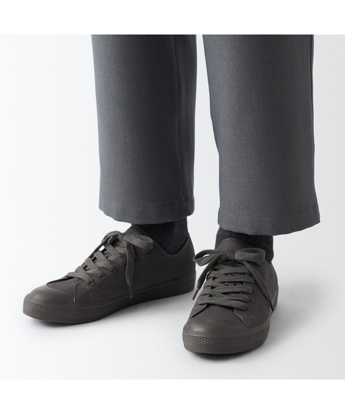 無印良品(ムジルシリョウヒン)の「紳士 疲れにくい 撥水スニーカー(スニーカー・メンズ・オフホワイト/チャコールグレー/ブラック/ライトパープル/ブルー系1/キナリ/バーガンディー・26.5cm/25.5cm/27.5cm/27.0cm/29.0cm/26.0cm/28.0cm/28.5cm)」の16枚目の写真