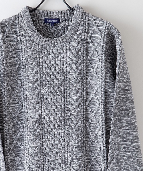 Blue Standard (ブルースタンダード)の「【BLUE STANDARD/ブルースタンダード】 軽量ウォッシャブルアランクルー アンチピリング アラン柄 イージーケア(ニット/セーター・メンズ・ブルー/ブルーグレー/ネイビー/ブラック/オフホワイト/杢グレー・X-LARGE/MEDIUM/SMALL/LARGE)」の4枚目の写真