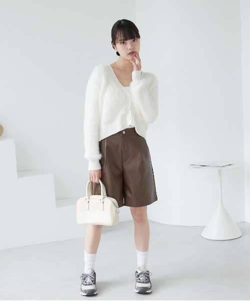 ECRIRE(エクリール)の「フェイクレザータックハーフパンツ(その他パンツ・レディース・ベージュ/ブラウン/ブラック・M)」の17枚目の写真