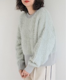 ふわふわフェザーヤーンクルーネックニット