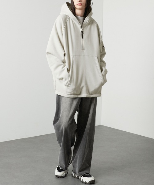 Alfred Alex（アルフレッドアレックス）の「【Alfred Alex】ラバーロゴ ビッグハーフジップフーディースウェット（パーカー・メンズ・チャコール/ナチュラル/グレー/ブラック・M/L）」の18枚目の写真