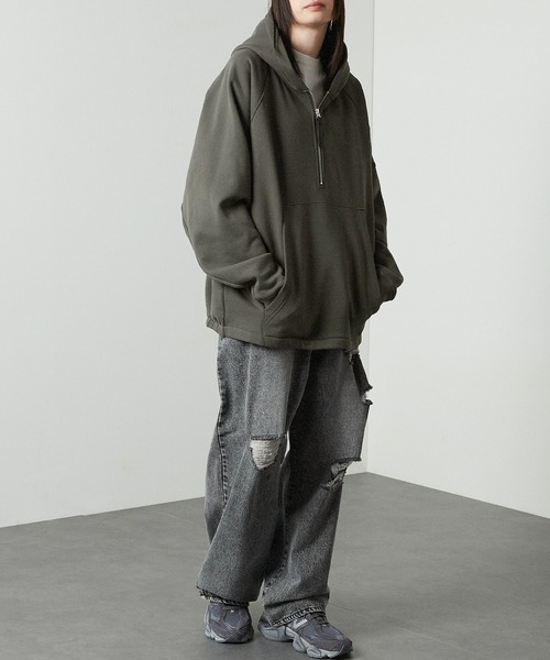 Alfred Alex（アルフレッドアレックス）の「【Alfred Alex】ラバーロゴ ビッグハーフジップフーディースウェット（パーカー・メンズ・チャコール/ナチュラル/グレー/ブラック・M/L）」の11枚目の写真