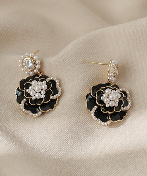 Lace Ladies(レースレディース)の「レイヤード フラワー パール × ビジュー ピアス(ピアス(両耳用)・レディース・ホワイト/ブラック・FREE)」の7枚目の写真