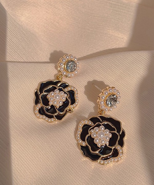 Lace Ladies(レースレディース)の「レイヤード フラワー パール × ビジュー ピアス(ピアス(両耳用)・レディース・ホワイト/ブラック・FREE)」の6枚目の写真