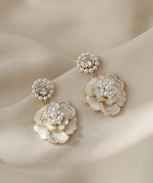 Lace Ladies(レースレディース)の「レイヤード フラワー パール × ビジュー ピアス(ピアス(両耳用)・レディース・ホワイト/ブラック・FREE)」の3枚目の写真