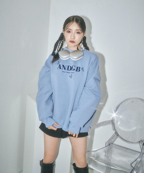 ANDGEEBEE（アンジービー）の「UNISEX バタフライロゴ裏起毛スウェット（スウェット・レディース・ブルー/チャコールグレー・FREE）」の3枚目の写真