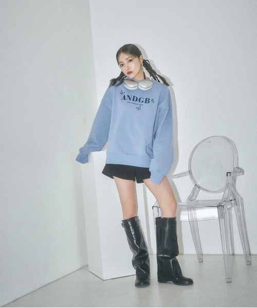 ANDGEEBEE（アンジービー）の「UNISEX バタフライロゴ裏起毛スウェット（スウェット・レディース・ブルー/チャコールグレー・FREE）」の5枚目の写真