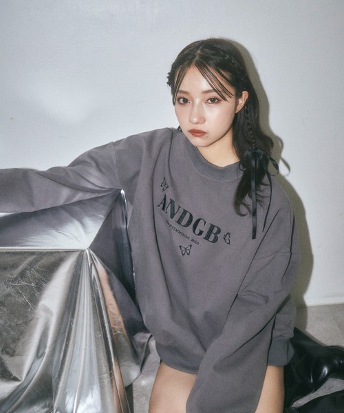 ANDGEEBEE（アンジービー）の「UNISEX バタフライロゴ裏起毛スウェット（スウェット・レディース・ブルー/チャコールグレー・FREE）」の11枚目の写真