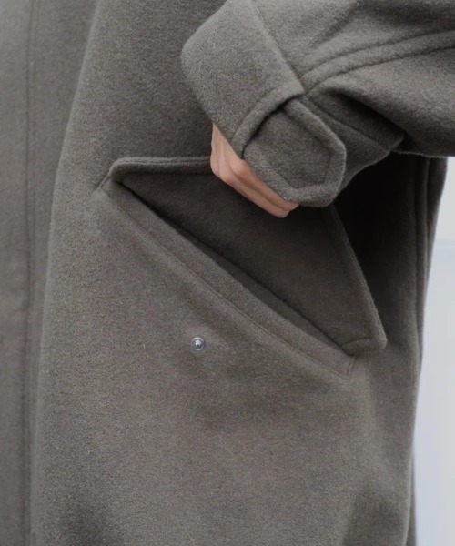 ONE fifth（ワンフィフス）の「RULE（ステンカラーコート・メンズ・オリーブ/ブラック・1/3）」の16枚目の写真