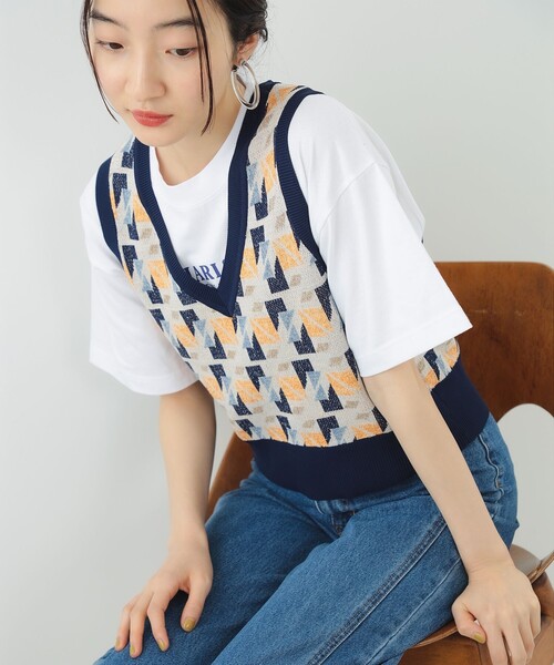 Ray BEAMS（レイビームス）の「Ray BEAMS / 柄編み Vネック ベスト（ベスト・レディース・オフホワイト/イエロー・ONE SIZE）」の2枚目の写真