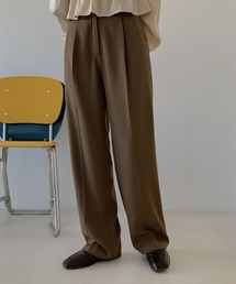 何本も欲しくなるタックセミワイドパンツ
