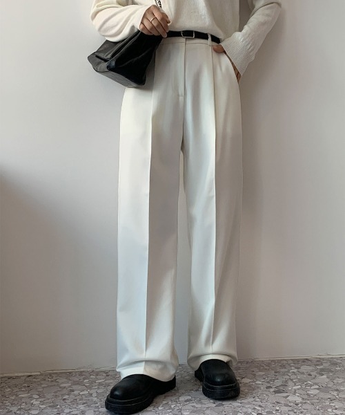 N.s(エヌドットエス)の「何本も欲しくなるタックセミワイドパンツ(スラックス・レディース・ベージュ/イエロー/モカ/チャコールグレー/ブルー/ブラック/ホワイト/グリーン/ピンク/ブラウン・L/M/S)」の2枚目の写真