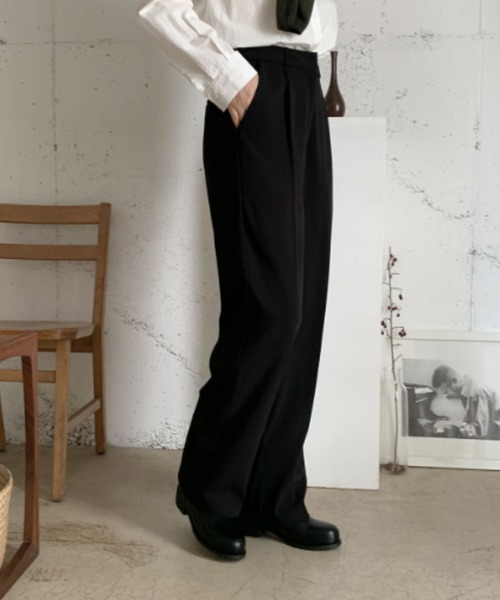 N.s(エヌドットエス)の「何本も欲しくなるタックセミワイドパンツ(スラックス・レディース・ベージュ/イエロー/モカ/チャコールグレー/ブルー/ブラック/ホワイト/グリーン/ピンク/ブラウン・L/M/S)」の3枚目の写真