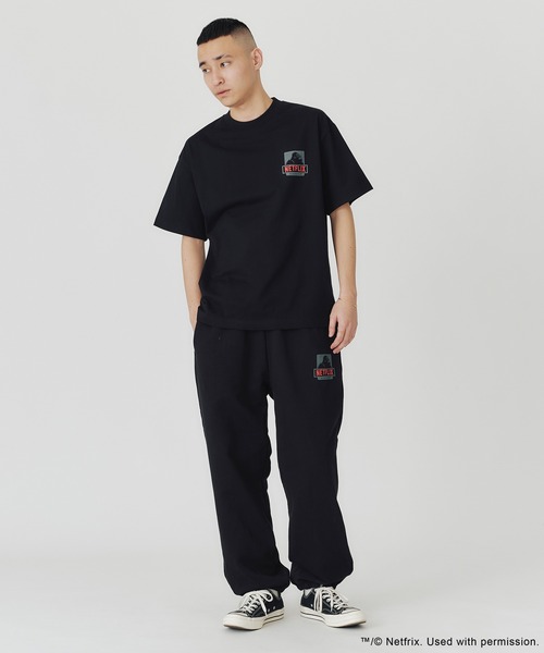 XLARGE(エクストララージ)の「XLARGE × Netflix S/S TEE(Tシャツ/カットソー・メンズ・ブラック・XL/L/M/S)」の2枚目の写真