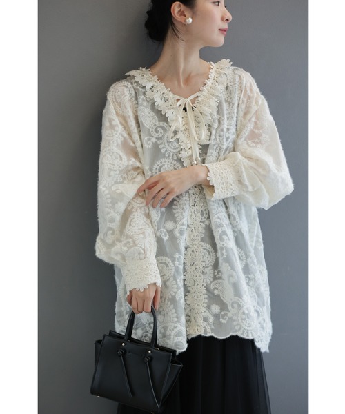 cawaii（カワイイ）の「花レースネックのふわふわ起毛シアーブラウストップス（シャツ/ブラウス・レディース・アイボリー・FREE）」の4枚目の写真