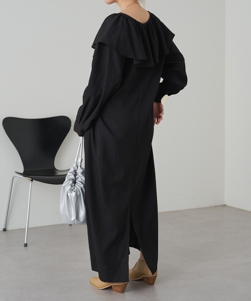 Omekashi（オメカシ）の「フリルカラーロングワンピース（ワンピース・レディース・ライトグレー/ブラック/ベージュ/ブラック系その他・36/38）」の6枚目の写真