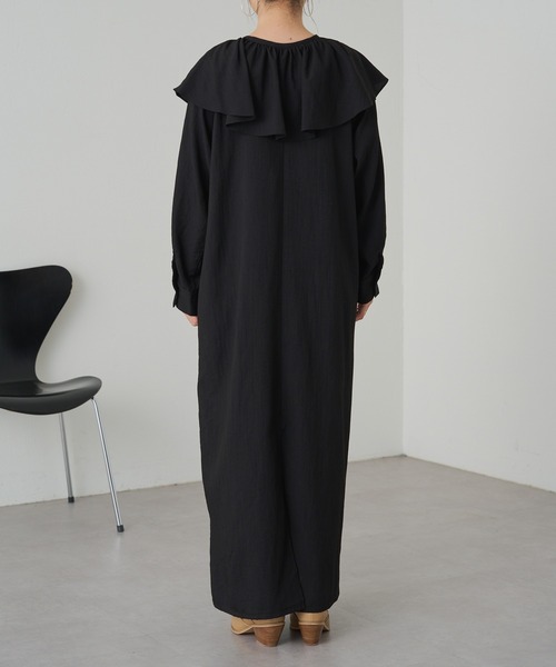 Omekashi（オメカシ）の「フリルカラーロングワンピース（ワンピース・レディース・ライトグレー/ブラック/ベージュ/ブラック系その他・36/38）」の18枚目の写真