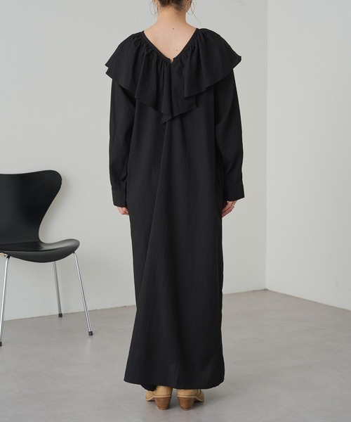 Omekashi（オメカシ）の「フリルカラーロングワンピース（ワンピース・レディース・ライトグレー/ブラック/ベージュ/ブラック系その他・36/38）」の12枚目の写真