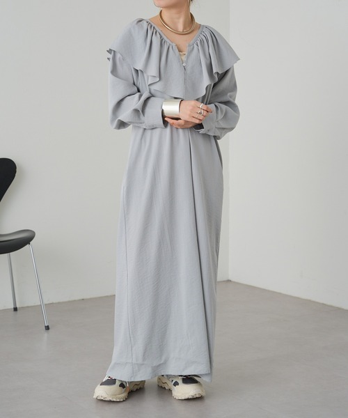 Omekashi（オメカシ）の「フリルカラーロングワンピース（ワンピース・レディース・ライトグレー/ブラック/ベージュ/ブラック系その他・36/38）」の11枚目の写真