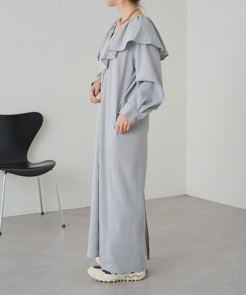 Omekashi（オメカシ）の「フリルカラーロングワンピース（ワンピース・レディース・ライトグレー/ブラック/ベージュ/ブラック系その他・36/38）」の9枚目の写真