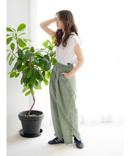 Ungrid（アングリッド）の「ナイロン混ラインパンツ（その他パンツ・レディース・グリーン/アイボリー・FREE）」の10枚目の写真