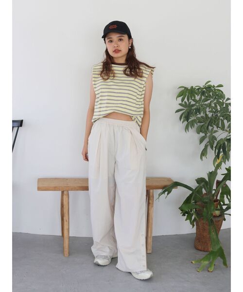 Ungrid（アングリッド）の「ナイロン混ラインパンツ（その他パンツ・レディース・グリーン/アイボリー・FREE）」の22枚目の写真