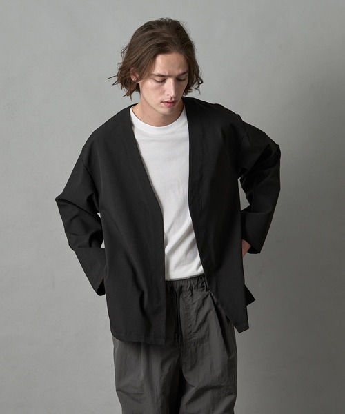 SLICK（スリック）の「【SLICK/スリック】Tech Twill Buttonless Cardigan / テックツイルボタンレスカーディガン / セットアップ対応 / テック素材（カーディガン/ボレロ・メンズ・グレイッシュベージュ/ブラック/グレー・1/2/3）」の4枚目の写真