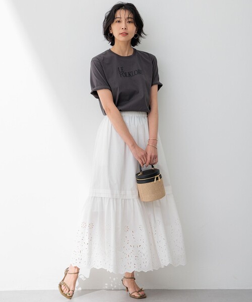 23区(ニジュウサンク)の「FOLKLORE ロゴTシャツ(Tシャツ/カットソー・レディース・ホワイト系/グレー系/ダークグリーン系/ベージュ系・32)」の11枚目の写真