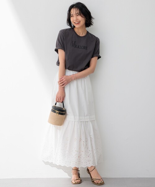 23区(ニジュウサンク)の「FOLKLORE ロゴTシャツ(Tシャツ/カットソー・レディース・ホワイト系/グレー系/ダークグリーン系/ベージュ系・32)」の12枚目の写真