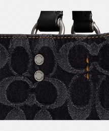 COACH（コーチ）の「ローグ 25・シグネチャー デニム