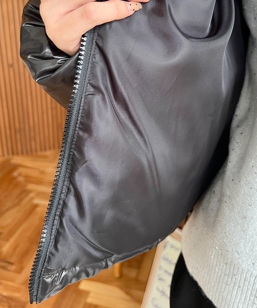 moment+(モーメントプラス)の「ファイバーダウンメタリックシレ加工(光沢加工)ショートダウンブルゾン(ダウンジャケット/コート・レディース・アイボリー/ブラック/シルバー・M/L)」の15枚目の写真