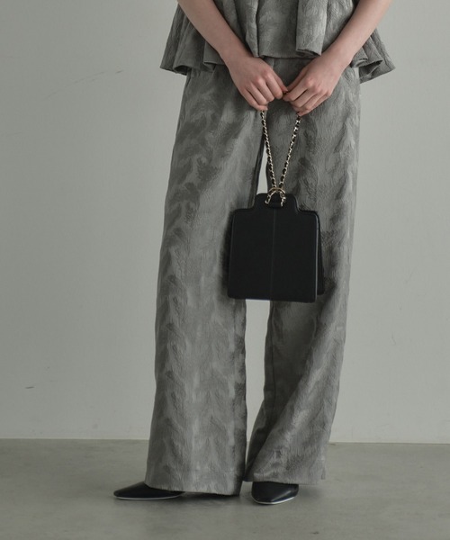 ANDRESD（アンドレスド）の「ワンハンドルスクエアバッグ / one handle square bag（ハンドバッグ・レディース・モカ/ブラック/シルバー・FREE）」の2枚目の写真