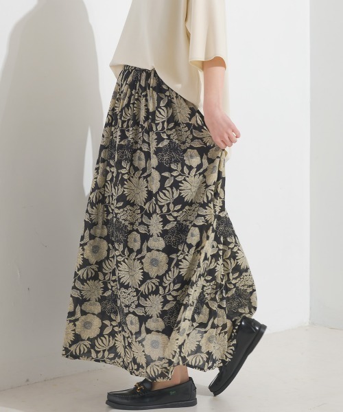 OMNES(オムネス)の「コットンボイル総柄ギャザースカート(スカート・レディース・ブラック/ベージュ/パープル/ブルー/グリーン/アイボリー/ブラック×ホワイト/グリーン系その他/ブルー系その他/ブラック×グリーン/ネイビー系/キナリ/ブラウン系その他2/グリーン系その他2/ブラック×ブルー/パープル系その他/マスタード/ブラウン系その他/ライトグレー/ネイビー/ブラック系その他/グリーン系その他3・FREE)」の5枚目の写真