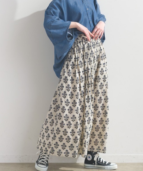 OMNES(オムネス)の「コットンボイル総柄ギャザースカート(スカート・レディース・ブラック/ベージュ/パープル/ブルー/グリーン/アイボリー/ブラック×ホワイト/グリーン系その他/ブルー系その他/ブラック×グリーン/ネイビー系/キナリ/ブラウン系その他2/グリーン系その他2/ブラック×ブルー/パープル系その他/マスタード/ブラウン系その他/ライトグレー/ネイビー/ブラック系その他/グリーン系その他3・FREE)」の3枚目の写真