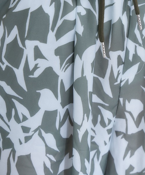KATHARINE ROSS（キャサリンロス）の「【KATHARINE ROSS】WEB限定 リーフプリントパンツ（スラックス・レディース・カーキ/チャコールグレー・MEDIUM）」の12枚目の写真