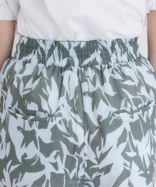 KATHARINE ROSS（キャサリンロス）の「【KATHARINE ROSS】WEB限定 リーフプリントパンツ（スラックス・レディース・カーキ/チャコールグレー・MEDIUM）」の13枚目の写真