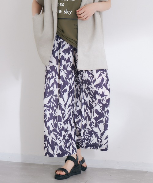 KATHARINE ROSS（キャサリンロス）の「【KATHARINE ROSS】WEB限定 リーフプリントパンツ（スラックス・レディース・カーキ/チャコールグレー・MEDIUM）」の7枚目の写真