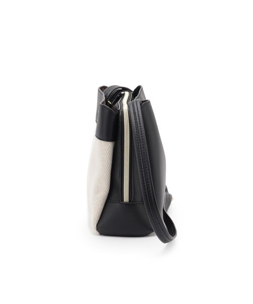 SHOO・LA・RUE(シューラルー)の「◆素材コンビ3層ショルダーバッグ(ショルダーバッグ・レディース・オフホワイト/ブラック/ブラック系3・00)」の6枚目の写真