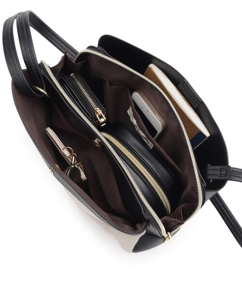 SHOO・LA・RUE(シューラルー)の「◆素材コンビ3層ショルダーバッグ(ショルダーバッグ・レディース・オフホワイト/ブラック/ブラック系3・00)」の18枚目の写真