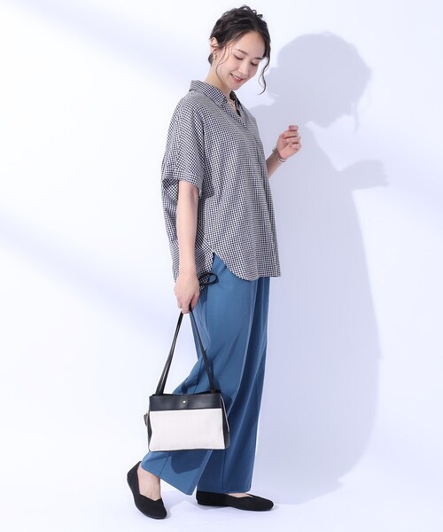 SHOO・LA・RUE(シューラルー)の「◆素材コンビ3層ショルダーバッグ(ショルダーバッグ・レディース・オフホワイト/ブラック/ブラック系3・00)」の13枚目の写真