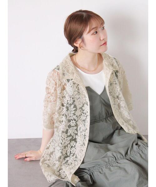 ehka sopo(エヘカソポ)の「レースオーバーサイズシャツ(シャツ/ブラウス・レディース・オフホワイト/ブラック/キナリ・F)」の2枚目の写真