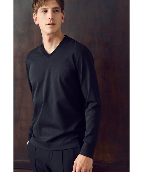 MEN'S BIGI(メンズビギ)の「【ACTIVE TAILOR】シルケットスムースVネックロングカットソー(Tシャツ/カットソー・メンズ・グレー/ブラック/ホワイト/ブラウン/ネイビー・03/01/04/02)」の7枚目の写真