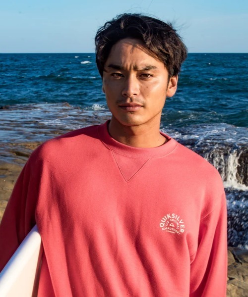 Quiksilver(クイックシルバー)の「ON TARGET CREW SWEAT/クイックシルバー長袖スウェットトレーナー(スウェット・メンズ・ブラック/レッド/ネイビー/ベージュ・LARGE/MEDIUM/SMALL/X-LARGE)」の4枚目の写真