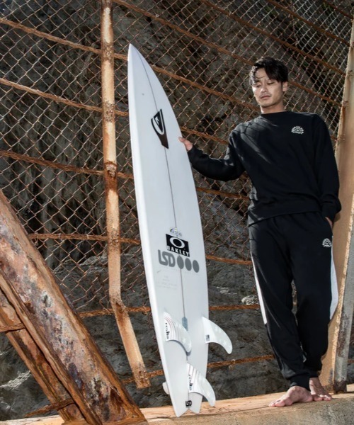 Quiksilver(クイックシルバー)の「ON TARGET CREW SWEAT/クイックシルバー長袖スウェットトレーナー(スウェット・メンズ・ブラック/レッド/ネイビー/ベージュ・LARGE/MEDIUM/SMALL/X-LARGE)」の13枚目の写真