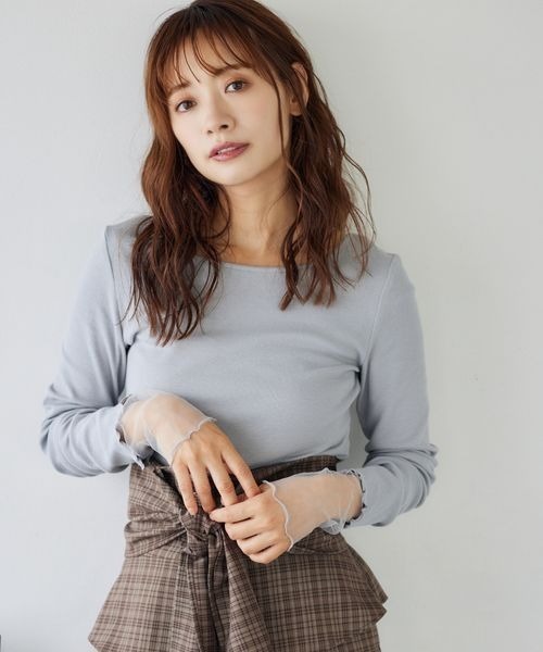 mysty woman(ミスティウーマン)の「チュールレイヤースリーブプルオーバー 152010(Tシャツ/カットソー・レディース・ブラック/グレー/オフホワイト・FREE)」の1枚目の写真