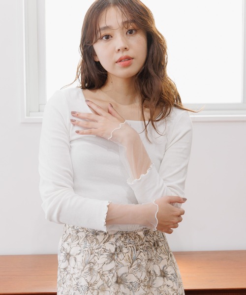 mysty woman(ミスティウーマン)の「チュールレイヤースリーブプルオーバー 152010(Tシャツ/カットソー・レディース・ブラック/グレー/オフホワイト・FREE)」の2枚目の写真