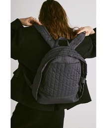 パテッドキルトデイバッグ / タブレット、iPad収納スペース付き / 軽量