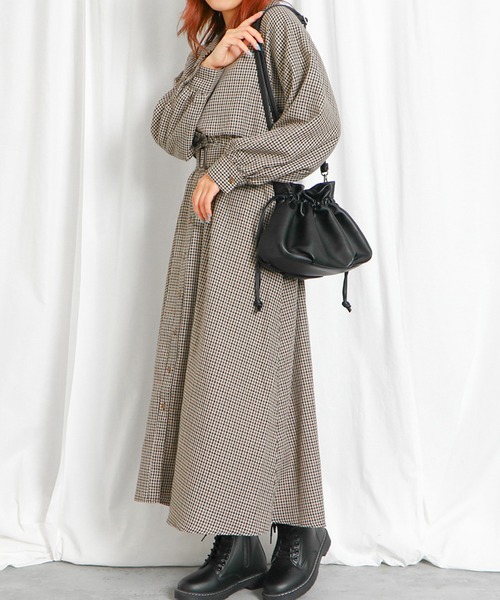 GORGE(ゴージ)の「ミニ巾着ショルダーBAG(ショルダーバッグ・レディース・ブラック/モカ・F)」の4枚目の写真