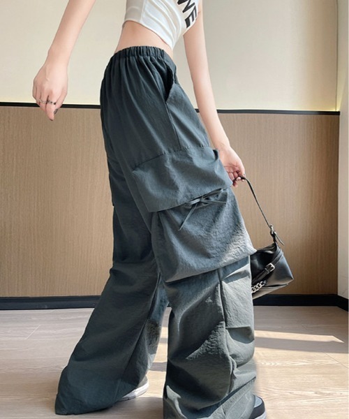 kirakiraShop(キラキラショップ)の「ビッグ ポケット ルーズ カーゴ パンツ(カーゴパンツ・レディース・ブルー/ブラック/ダークグレー/ホワイト/ピンク・S/M)」の3枚目の写真